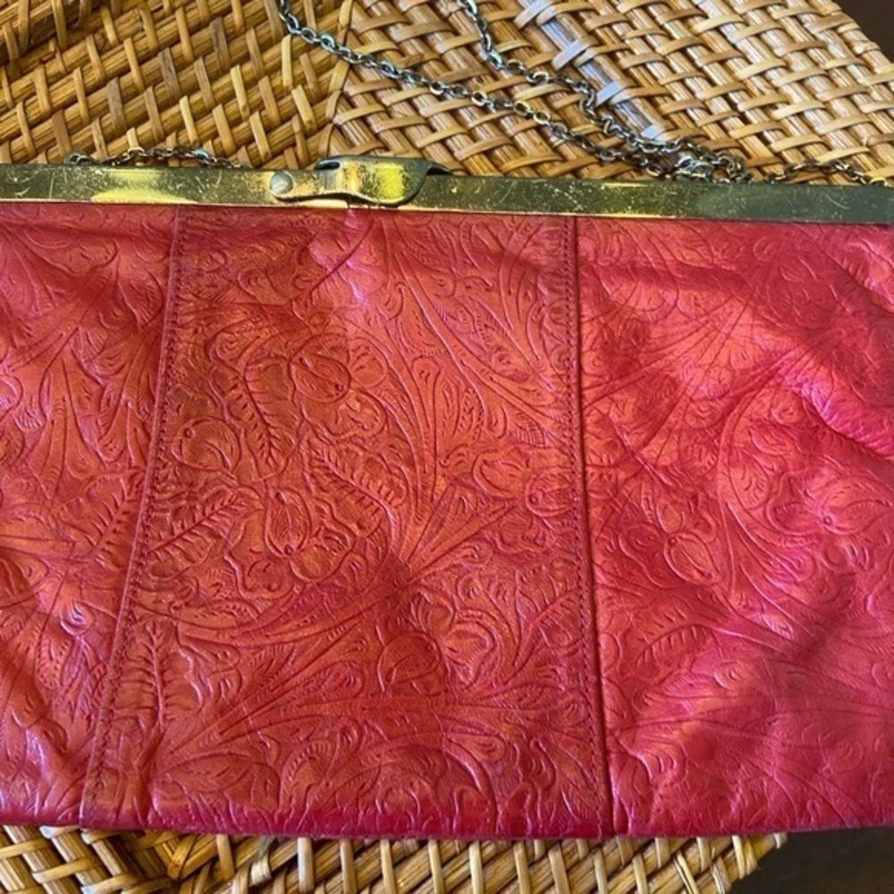 Vintage Red embossed chain purse snap closure unique opening - Picture 2 of 8